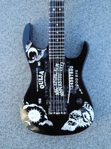 RGM127 Metallica Kirk Hammett Black Ouija Guitare Miniature