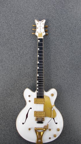 RGM73 Brian Setzer 1955 White Falcon Guitare Miniature
